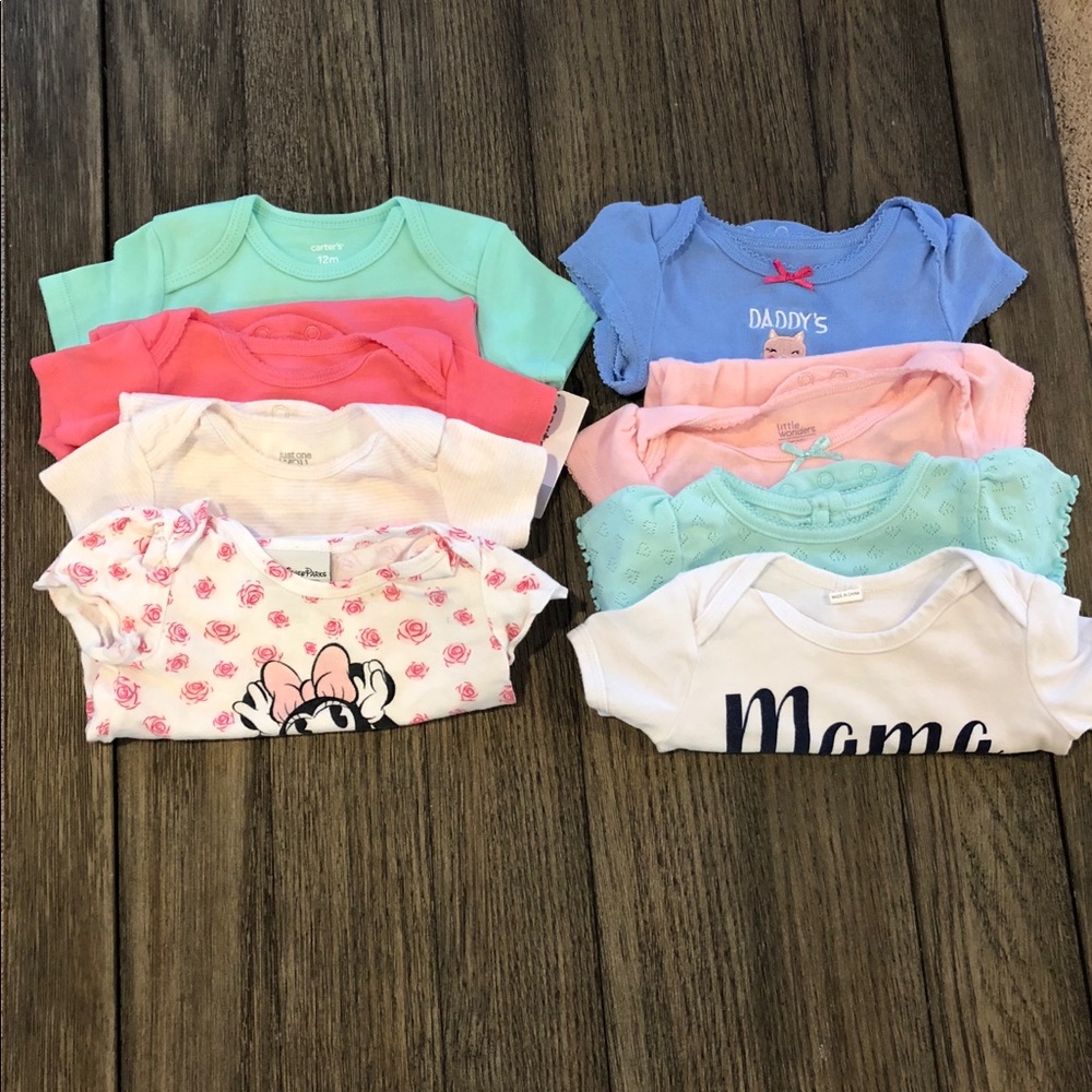 (8) Short Sleeved Onesies Babygirl 12m